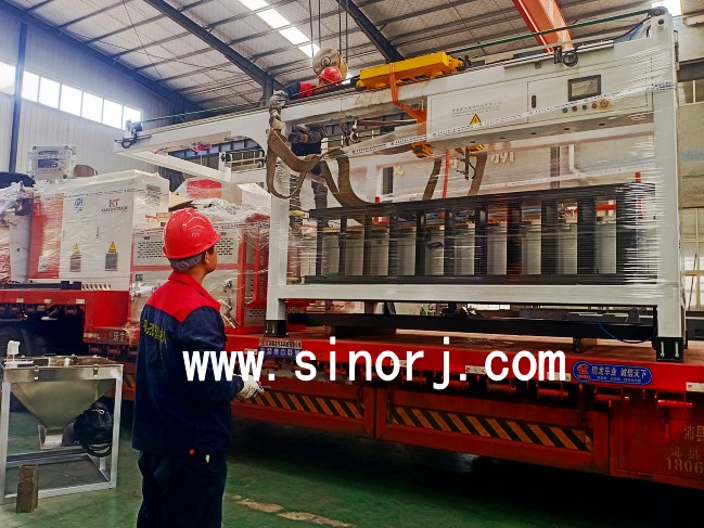 pvc仿大理石板生產線貨車運輸到中亞地區(qū)